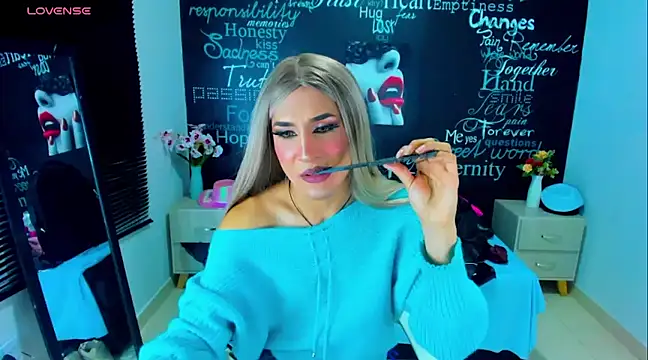 Snapshot of DarianaGia chatting on December 11, 9:19 am DarianaGia online show from December 11, 9:19 am