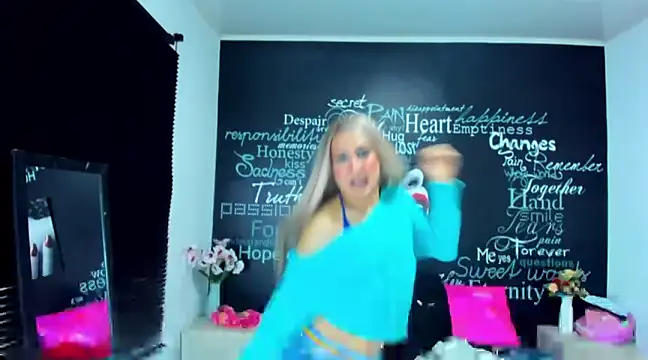 Snapshot of DarianaGia chatting on December 14, 9:18 am DarianaGia online show from December 14, 9:18 am