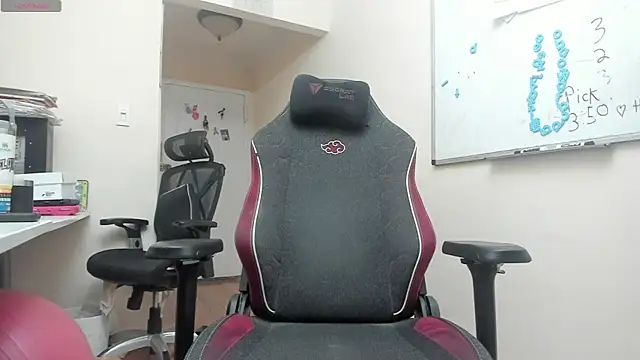 Snapshot of bear_russian_hunk chatting on October 10, 12:59 pm bear russian hunk online show from October 10, 12:59 pm