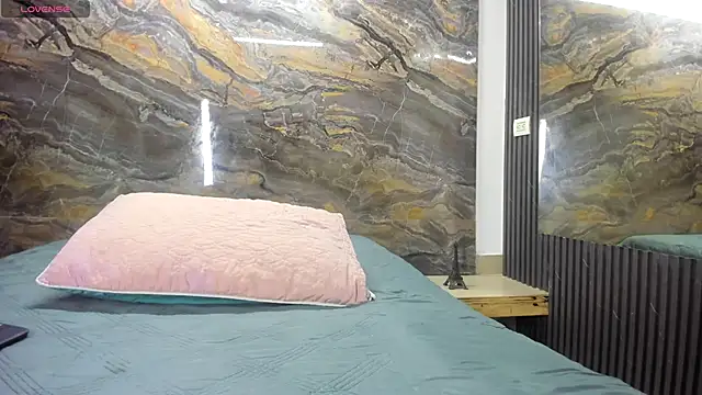 Snapshot of Yaya____11 chatting on February 25, 11:52 am Yaya 11 online show from February 25, 11:52 am