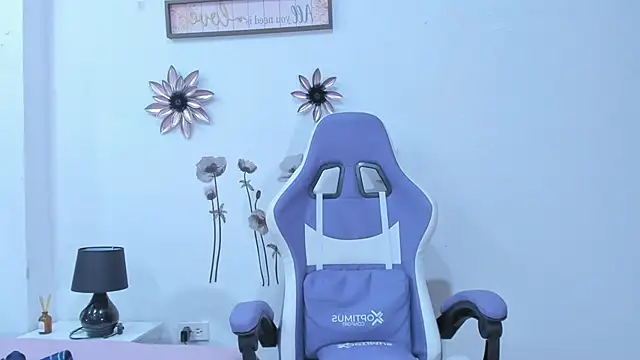 AnneGagner online show from December 5, 9:50 pm