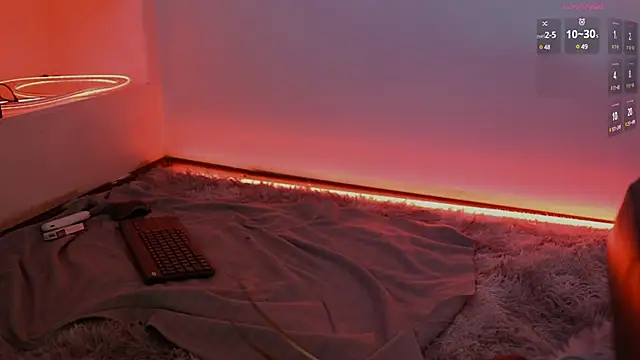 Snapshot of LolaStifler chatting on December 28, 3:47 am LolaStifler online show from December 28, 3:47 am