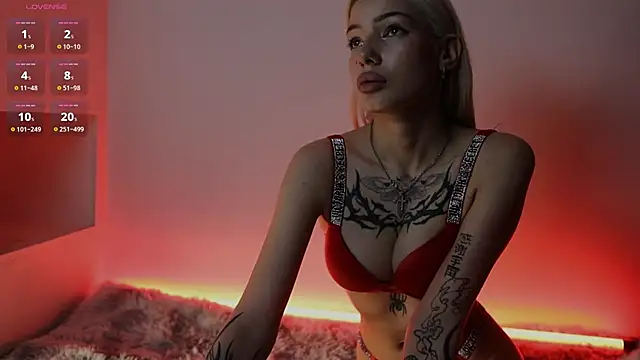 Snapshot of LolaStifler chatting on January 6, 12:27 am LolaStifler online show from January 6, 12:27 am