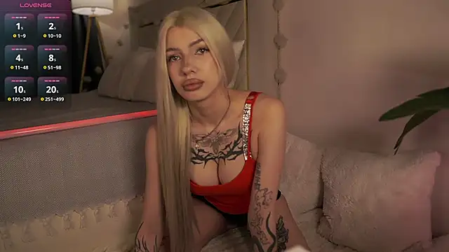 Snapshot of LolaStifler chatting on January 24, 12:09 am LolaStifler online show from January 24, 12:09 am