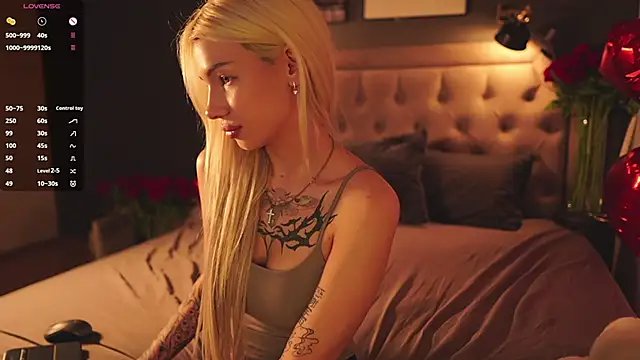 Snapshot of LolaStifler chatting on February 16, 9:59 am LolaStifler online show from February 16, 9:59 am