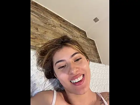 annieesweett online show from July 5, 11:45 pm