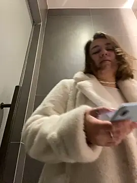 SuzieMurray online show from December 6, 12:27 pm