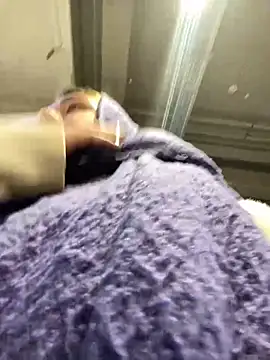 SuzieMurray online show from December 17, 9:17 am