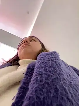 SuzieMurray online show from December 21, 9:23 am