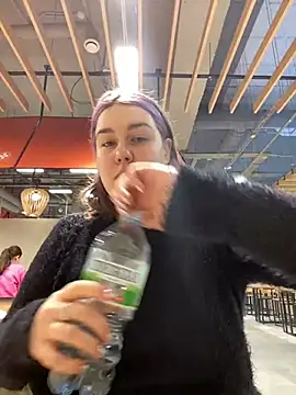 SuzieMurray online show from January 6, 9:30 am