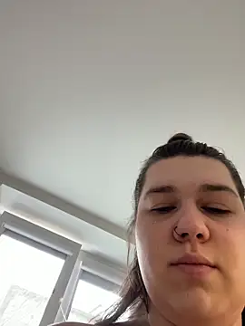 Snapshot of SuzieMurray chatting on April 22, 8:17 am SuzieMurray online show from April 22, 8:17 am