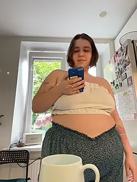 SuzieMurray online show from June 27, 8:19 am