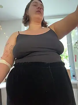 SuzieMurray online show from July 26, 8:21 am