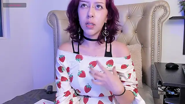 AlexaFoxy18 online show from February 12, 4:23 am