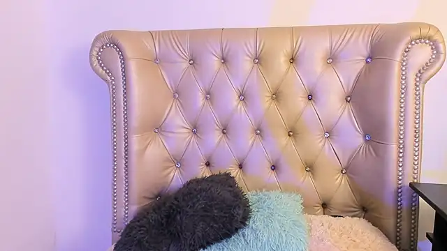 AlexaFoxy18 online show from February 20, 8:06 am