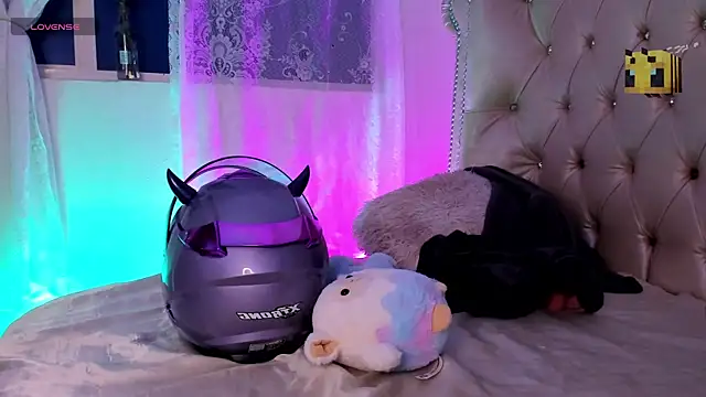 AlexaFoxy18 online show from March 9, 6:39 am