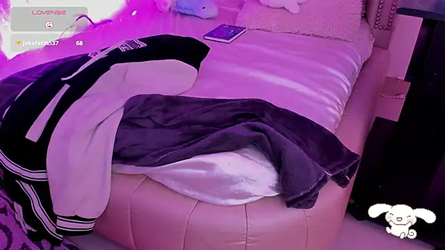 AlexaFoxy18 online show from March 19, 7:51 am