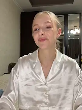 CaseyStar online show from December 7, 3:19 pm