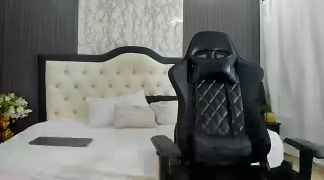 wisdonsenecax online show from February 19, 11:25 pm