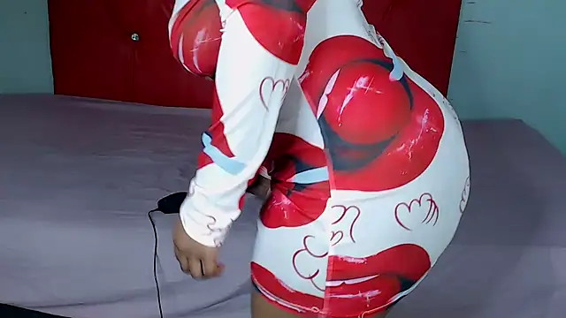 EbonyBentley online show from October 27, 3:27 pm