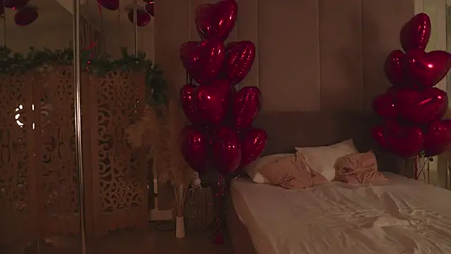 Smiley Mia online show from February 12, 5:02 am