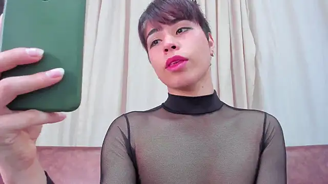 Snapshot of Little_michell chatting on January 24, 1:14 pm Little michell online show from January 24, 1:14 pm