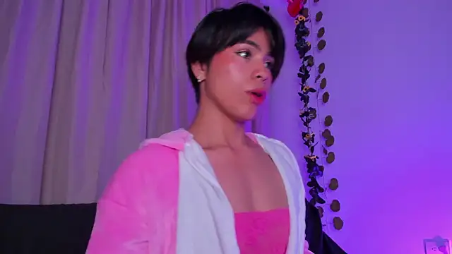 Snapshot of Little_michell chatting on October 11, 3:39 am Little michell online show from October 11, 3:39 am