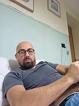 Snapshot of darione_90 chatting on December 4, 12:30 am darione 90 online show from December 4, 12:30 am