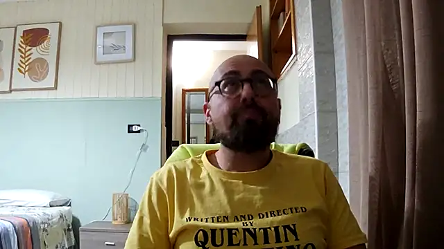 Snapshot of darione_90 chatting on February 18, 6:37 pm darione 90 online show from February 18, 6:37 pm