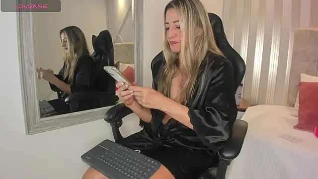 Tayra Pradit online show from January 30, 1:11 am