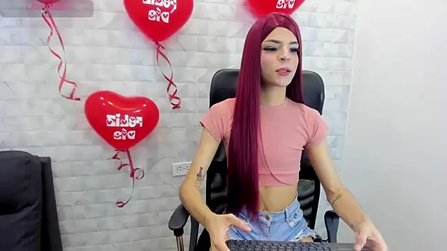 Snapshot of Realbadbxtch chatting on February 14, 10:36 pm Realbadbxtch online show from February 14, 10:36 pm