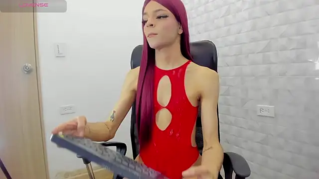 Snapshot of Realbadbxtch chatting on March 8, 8:25 pm Realbadbxtch online show from March 8, 8:25 pm