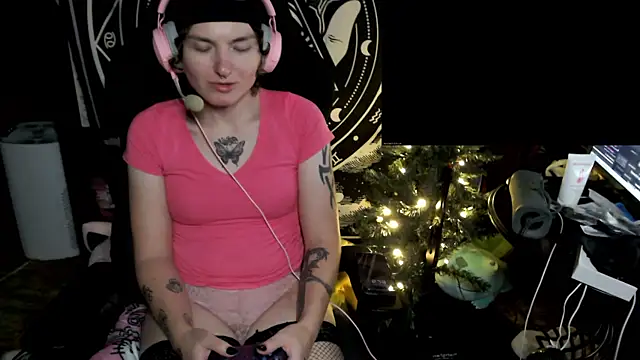 BrandiWRLD 999 online show from December 8, 11:29 pm