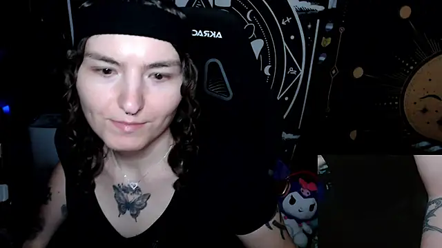 BrandiWRLD 999 online show from October 4, 8:29 pm