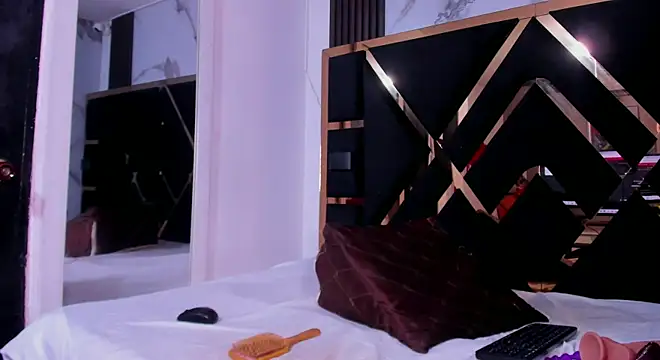 tifany bigdick online show from October 12, 5:45 pm