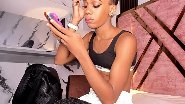 Snapshot of tifany_bigdick chatting on December 18, 6:36 pm tifany bigdick online show from December 18, 6:36 pm