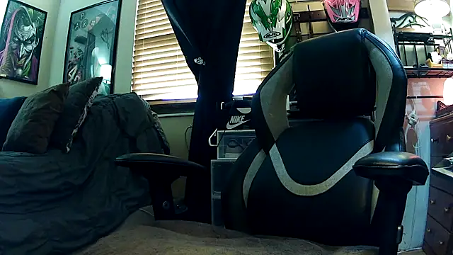 slutty guy12 online show from March 1, 10:10 pm