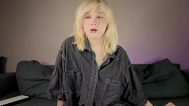 Snapshot of Gregory_Byyrd chatting on November 18, 9:19 pm Gregory Byyrd online show from November 18, 9:19 pm