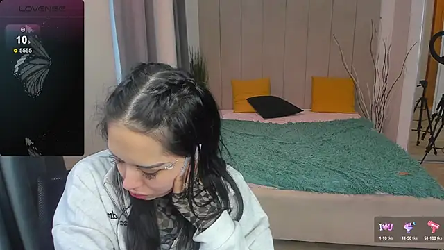 baby  kim online show from February 5, 9:25 am