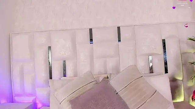 im nika  online show from March 27, 12:38 pm