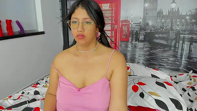 estrella bigboobs14 online show from March 3, 6:22 pm