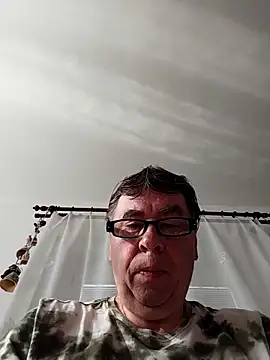Snapshot of Lisak951 chatting on April 27, 6:00 am Lisak951 online show from April 27, 6:00 am