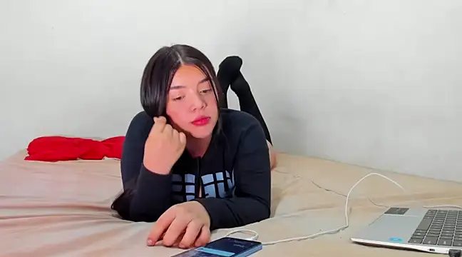 Sofytayl0r online show from February 4, 2:39 am