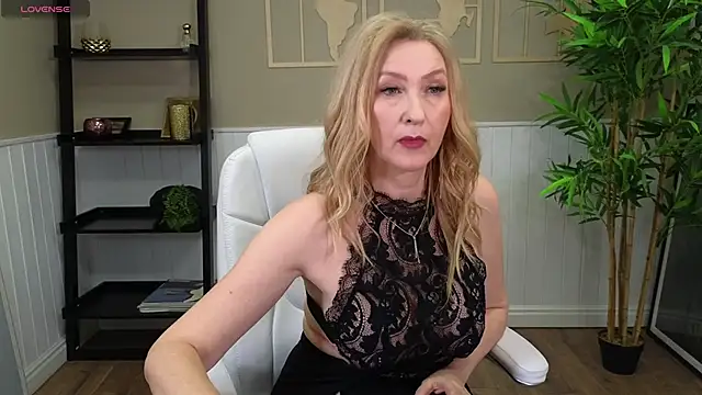 Snapshot of LadyLeea chatting on January 22, 9:02 am LadyLeea online show from January 22, 9:02 am