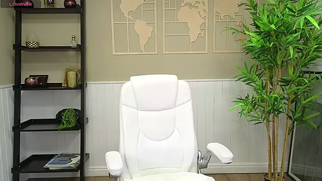 Snapshot of LadyLeea chatting on January 25, 5:29 am LadyLeea online show from January 25, 5:29 am