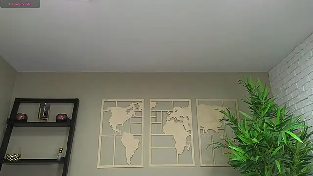 Snapshot of LadyLeea chatting on February 11, 5:26 am LadyLeea online show from February 11, 5:26 am