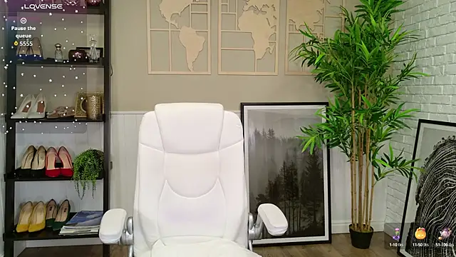 Snapshot of LadyLeea chatting on September 23, 5:21 am LadyLeea online show from September 23, 5:21 am