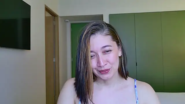 Snapshot of adarussell chatting on May 7, 9:09 pm adarussell online show from May 7, 9:09 pm