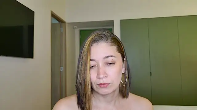 Snapshot of adarussell chatting on May 9, 1:27 pm adarussell online show from May 9, 1:27 pm