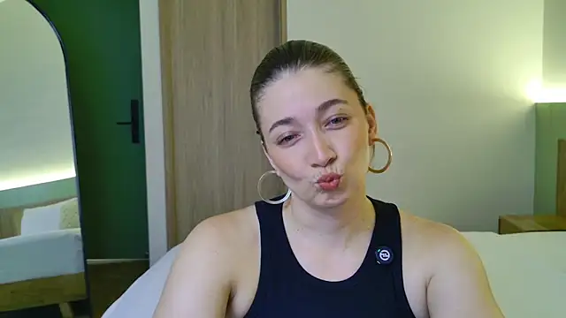 Snapshot of adarussell chatting on June 15, 8:22 pm adarussell online show from June 15, 8:22 pm